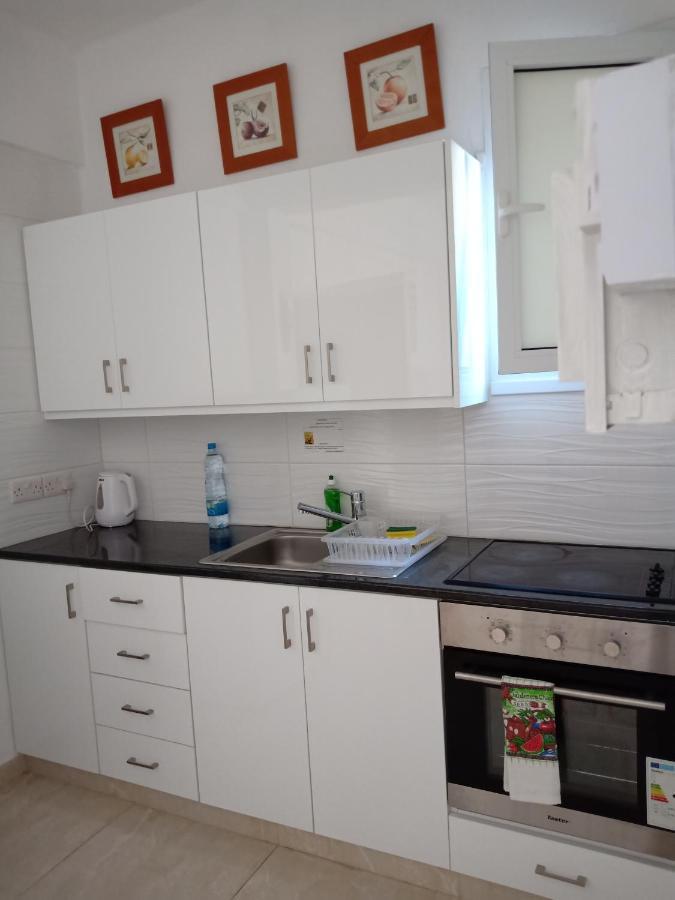 1 Bedroom Apartment Larnaca Eksteriør billede