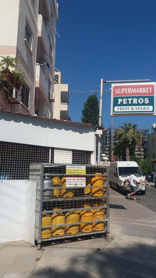 1 Bedroom Apartment Larnaca Eksteriør billede